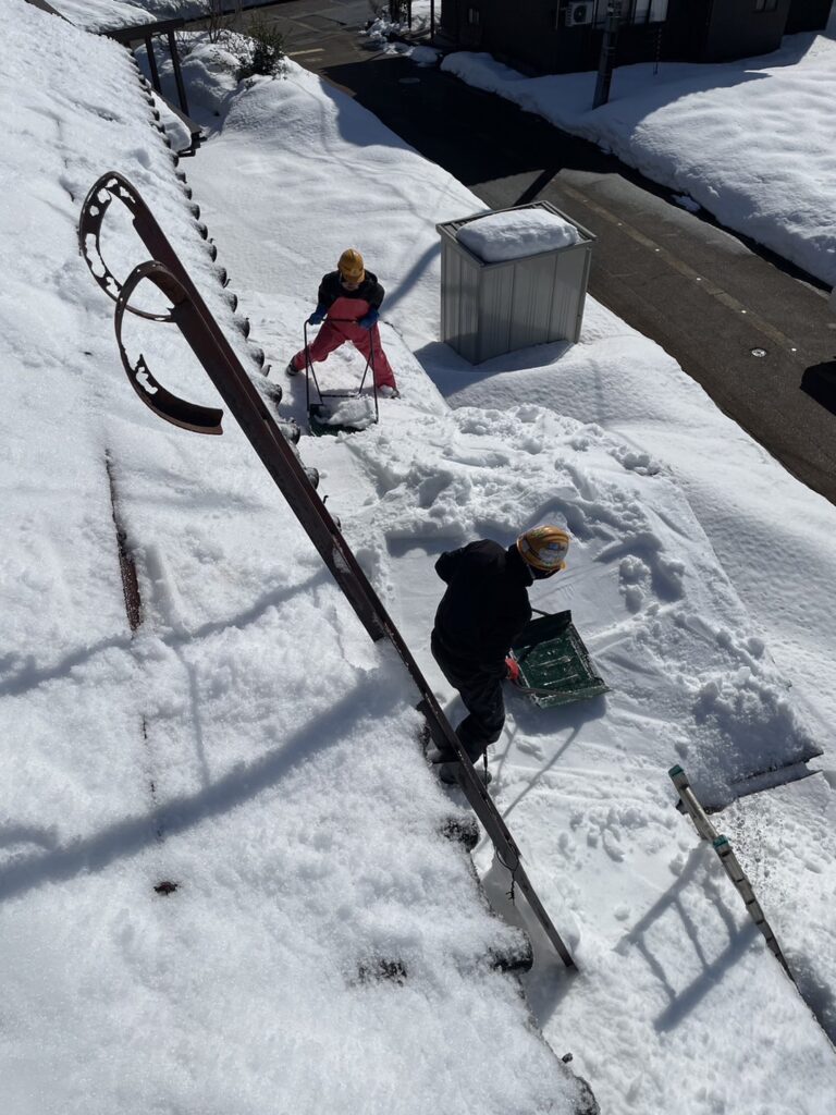 雪下ろし作業
